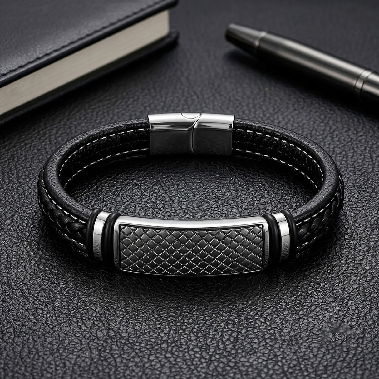 Niki Leather Diamond Grid Desenli Çelik Kilitli Siyah Deri Erkek Bileklik 40131B8D5