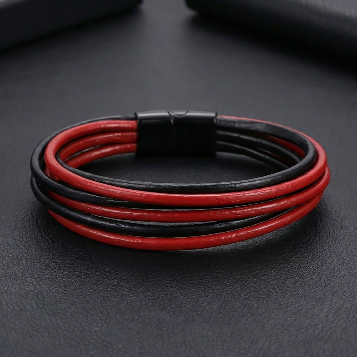 Niki Leather Kırmızı Siyah Çoklu Deri Ve Titianyum Kilitli Çelik Bileklik 38933B13D1