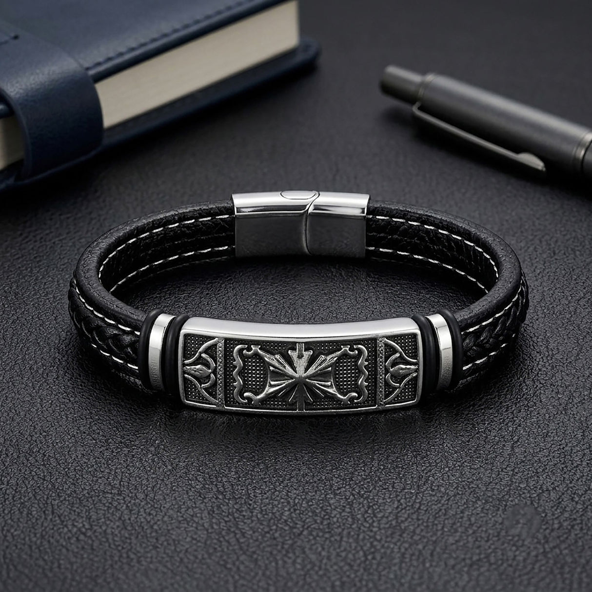 Niki Leather Şövalye Arması Motifli Çelik Kilitli Siyah Deri Erkek Bileklik 40131B8D3
