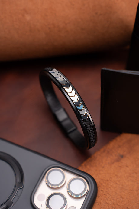 Sofya Deri ve Hematit Detaylı Bileklik