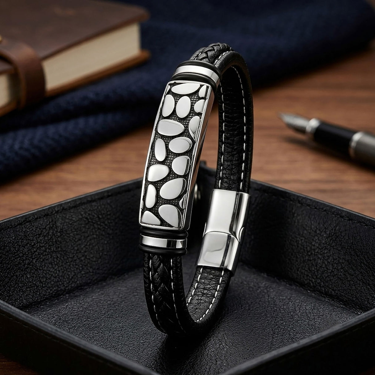 Niki Leather River Stone Motifli Çelik Kilitli Siyah Deri Erkek Bileklik. 40131B8D4
