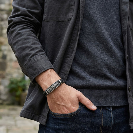 Niki Leather Şövalye Kılıcı Motifli Çelik Kilitli Siyah Deri Erkek Bileklik 40131B8D6